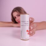 Yazine est une marque marocaine de cosmétique naturelle, elle crée des soins naturels et efficaces pour toute la famille. Fresh Flow (35g) est un déodorant solide à l'huile de coco et au beurre de karité, qui hydrate la peau et neutralise les odeurs naturellement, sans ingrédients agressifs.